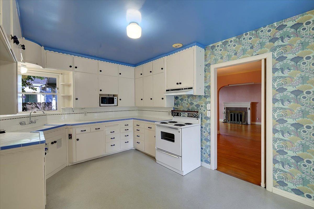 Detail Gallery Image 11 of 36 For 950 4th Ave, Sacramento,  CA 95818 - 3 Beds | 2 Baths