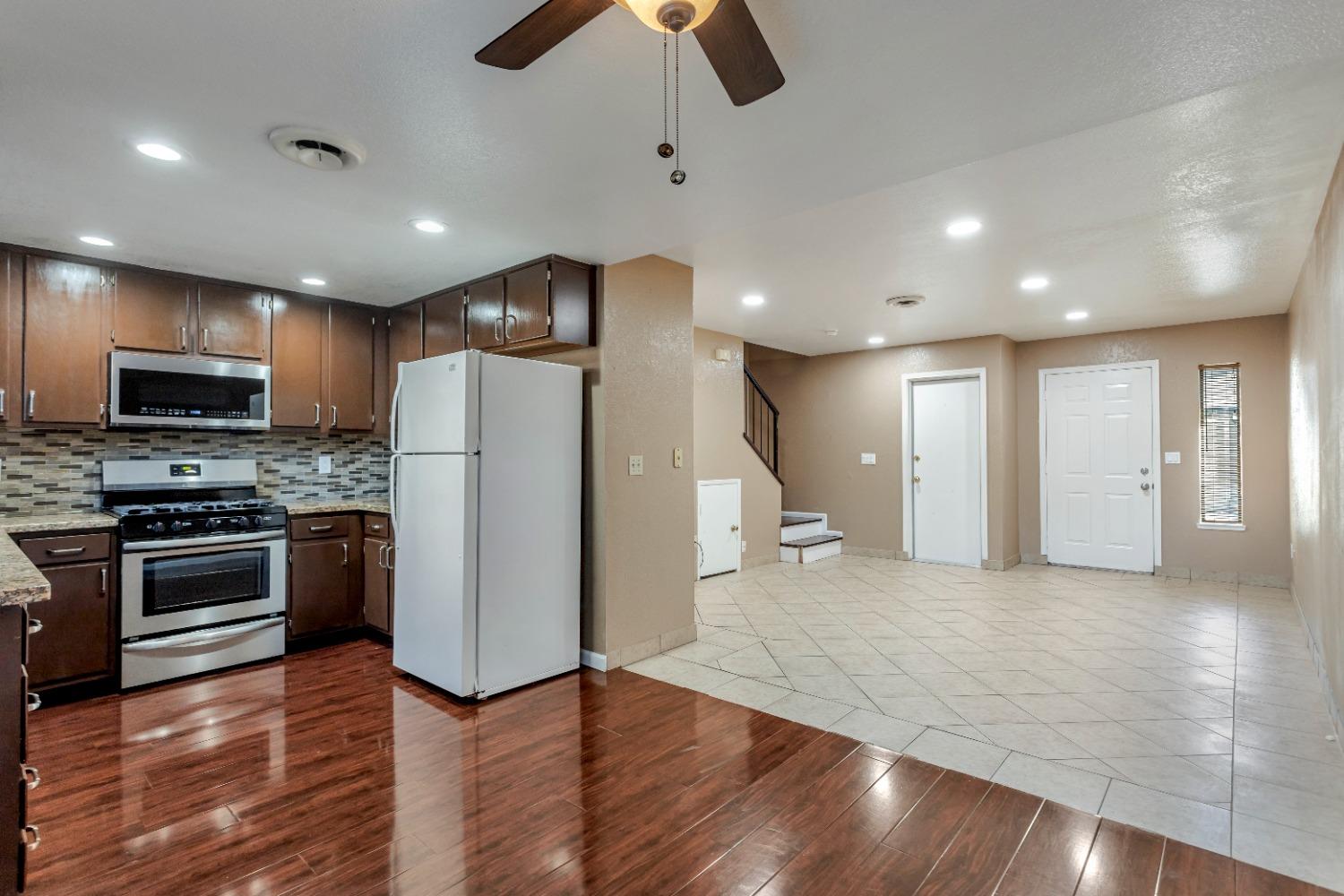 Detail Gallery Image 14 of 56 For 801 Nash #D5,  Hollister,  CA 95023 - 3 Beds | 1/1 Baths