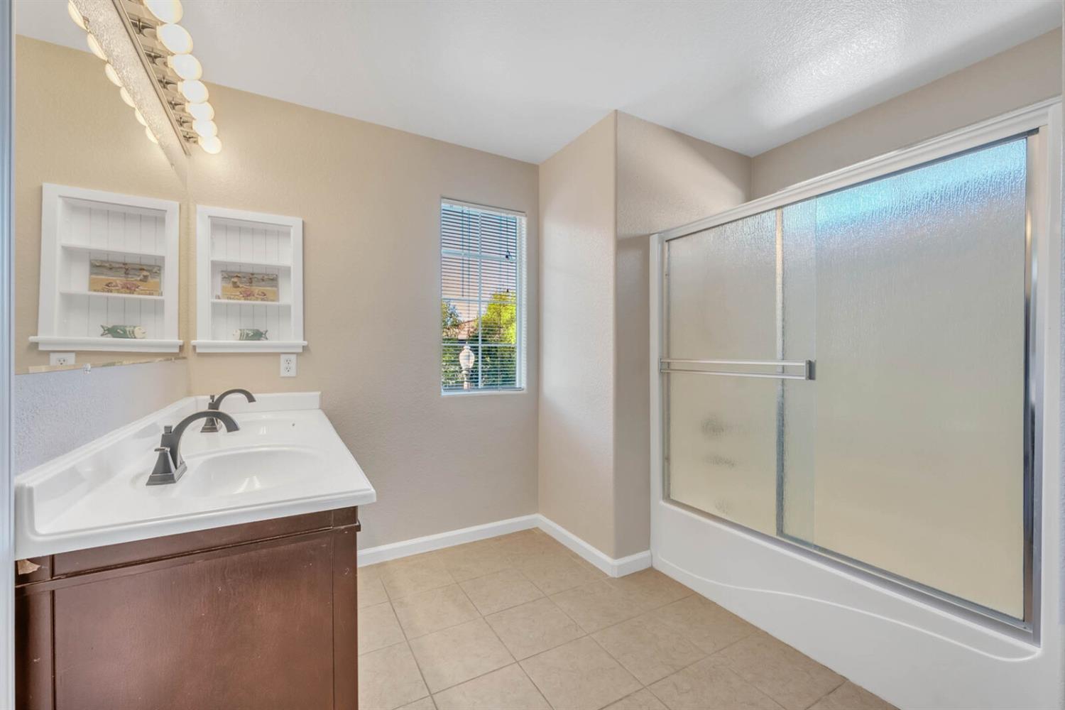 Detail Gallery Image 25 of 40 For 1612 Drummond Ln, Lincoln,  CA 95648 - 4 Beds | 2/1 Baths