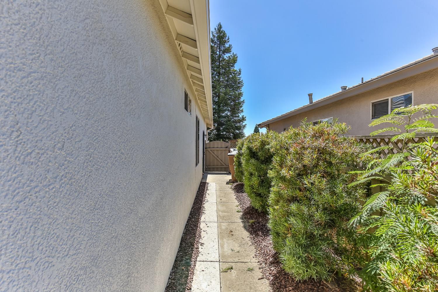 Detail Gallery Image 35 of 41 For 2233 Pebblestone Ln, Lincoln,  CA 95648 - 1 Beds | 2 Baths