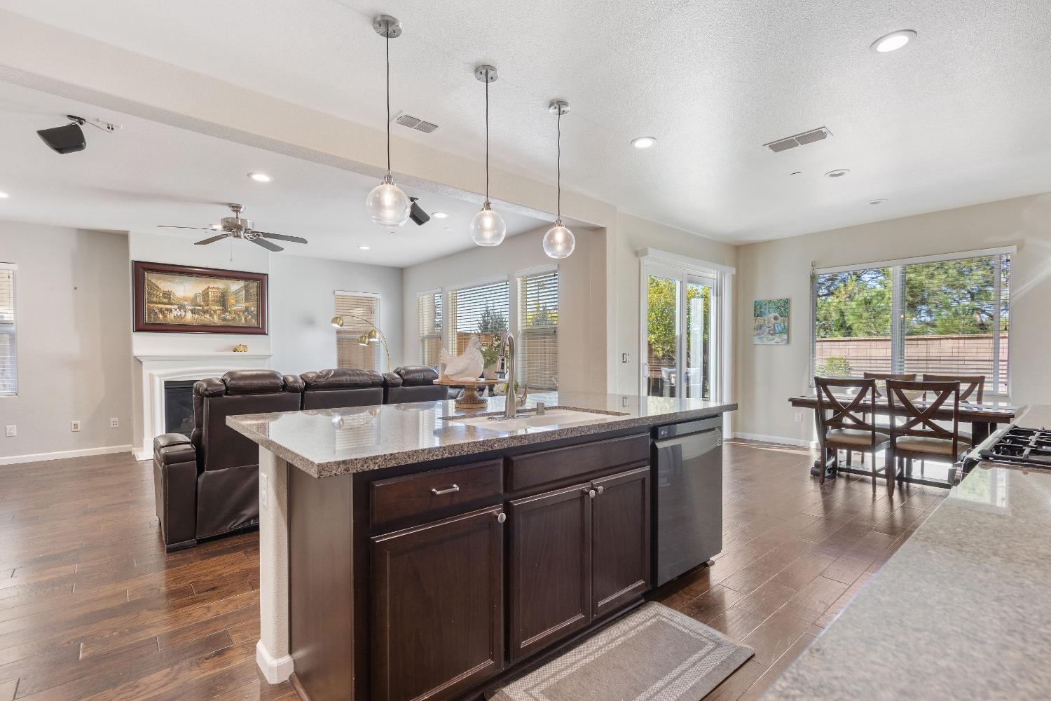 Detail Gallery Image 12 of 70 For 872 Calico Drive, Rocklin,  CA 95765 - 4 Beds | 3 Baths