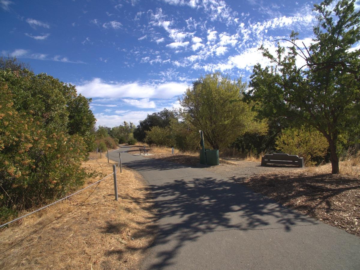 Detail Gallery Image 31 of 35 For 213 Creekside Way, Winters,  CA 95694 - 3 Beds | 3 Baths