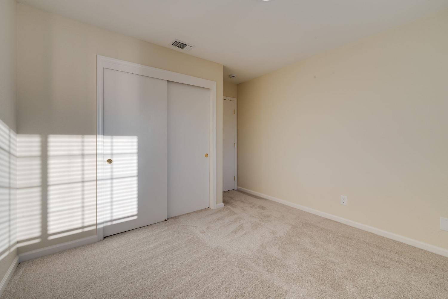 Detail Gallery Image 39 of 52 For 5539 Danjac Cir, Sacramento,  CA 95822 - 5 Beds | 2/1 Baths