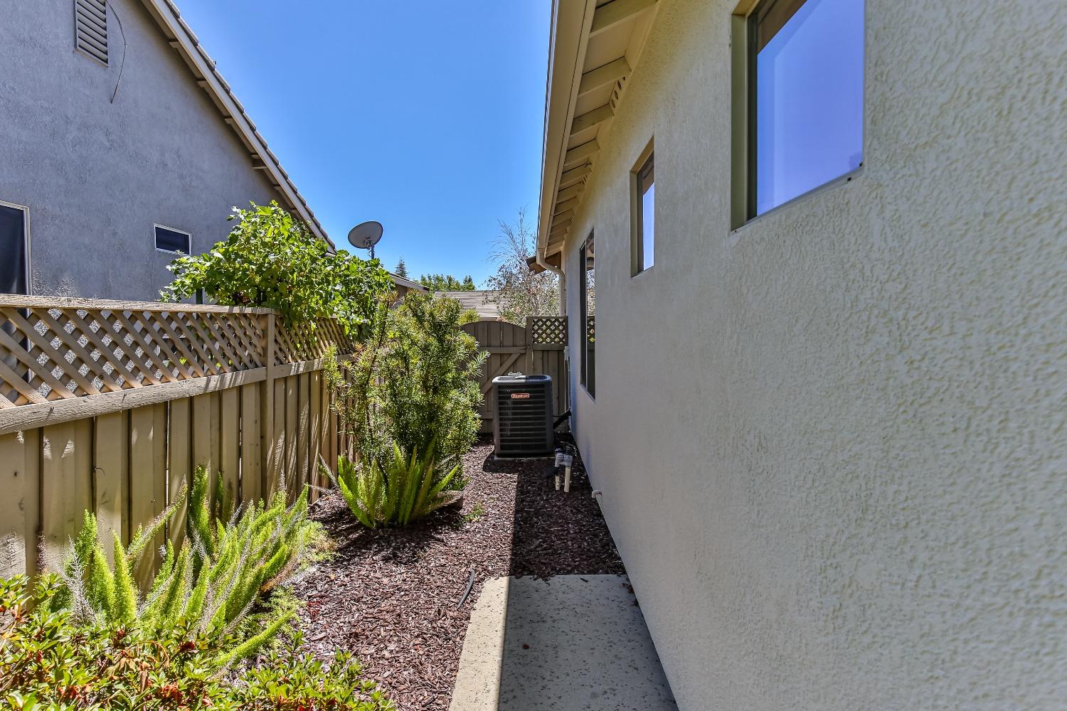 Detail Gallery Image 40 of 41 For 2233 Pebblestone Ln, Lincoln,  CA 95648 - 1 Beds | 2 Baths