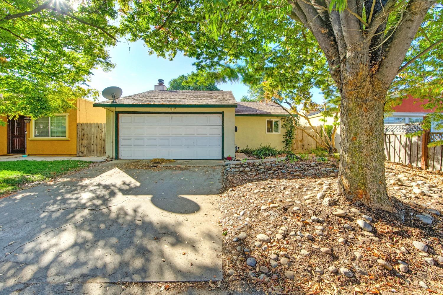 Detail Gallery Image 1 of 32 For 2433 Nancy Ln, Modesto,  CA 95350 - 2 Beds | 2 Baths