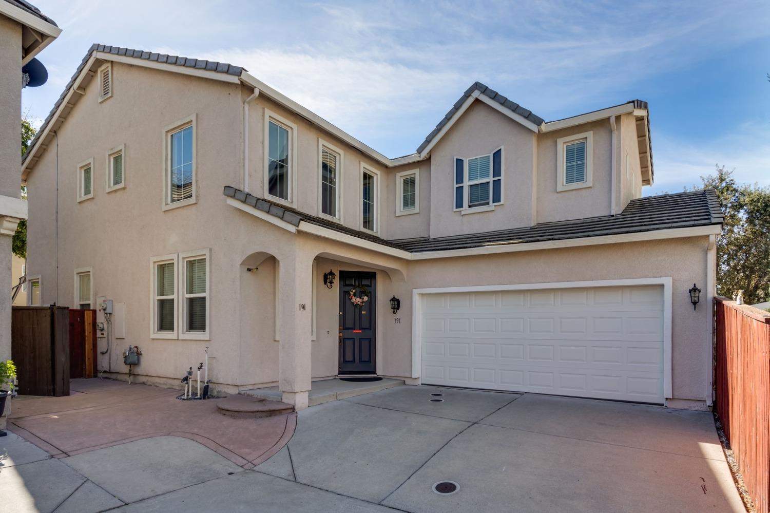 Detail Gallery Image 1 of 30 For 191 Caravaggio Cir, Sacramento,  CA 95835 - 3 Beds | 2/1 Baths