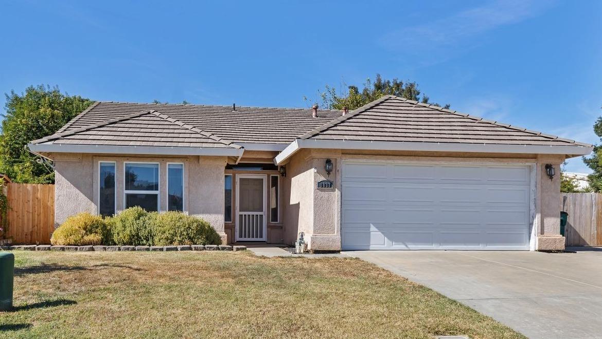 Detail Gallery Image 1 of 36 For 1837 Dove Ct, Lodi,  CA 95240 - 3 Beds | 2 Baths