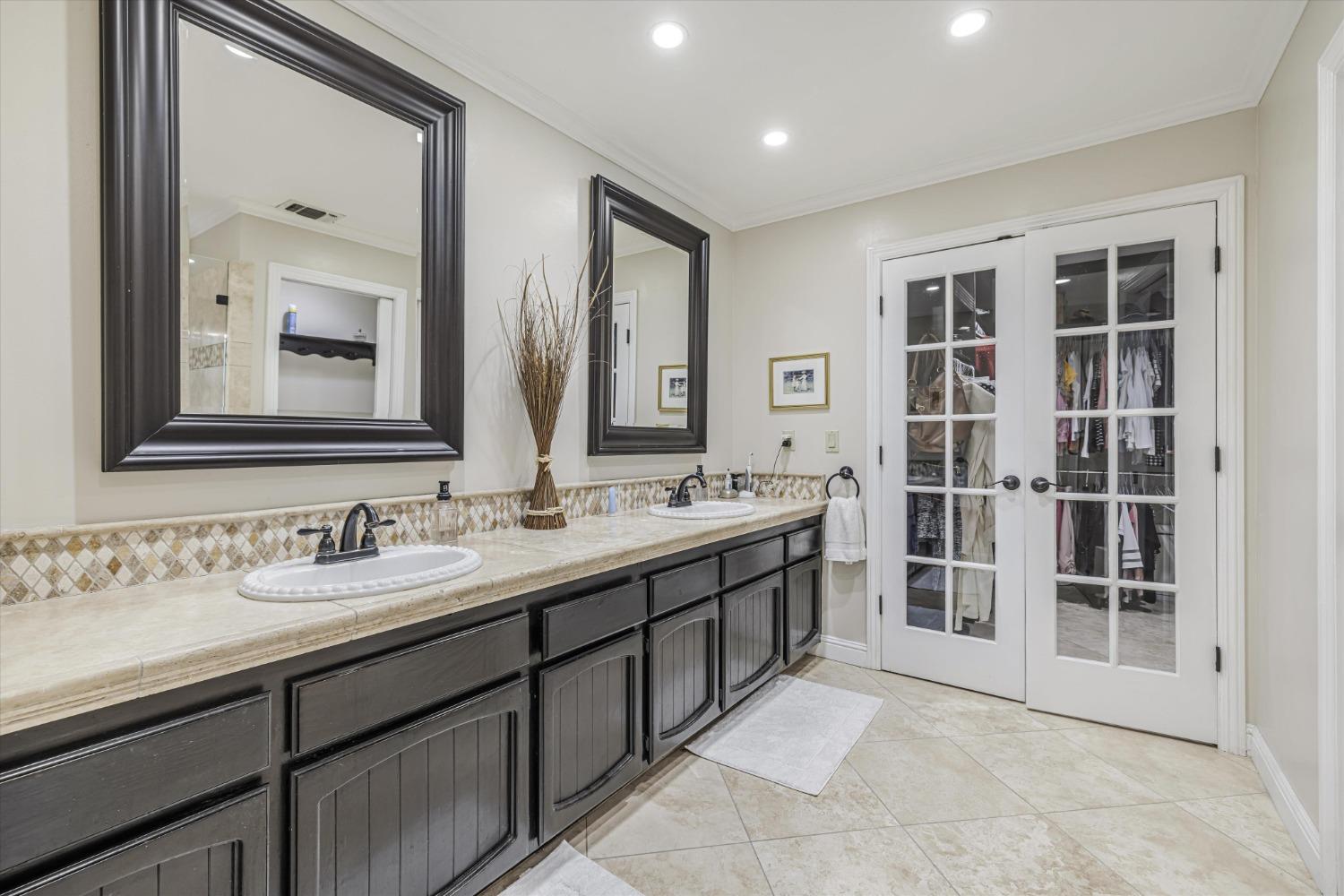 Detail Gallery Image 28 of 39 For 7900 Meadowridge Ct, Fair Oaks,  CA 95628 - 4 Beds | 2/1 Baths