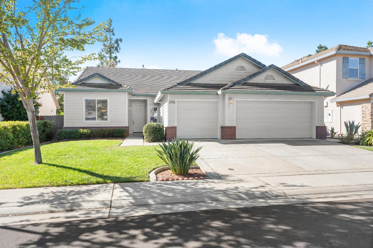 Detail Gallery Image 2 of 51 For 10244 Jenny Lynn Way, Elk Grove,  CA 95757 - 4 Beds | 2 Baths