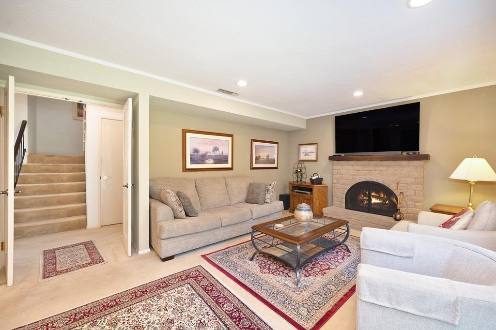 Detail Gallery Image 20 of 49 For 9369 Blue Oak Dr, Orangevale,  CA 95662 - 4 Beds | 2/1 Baths