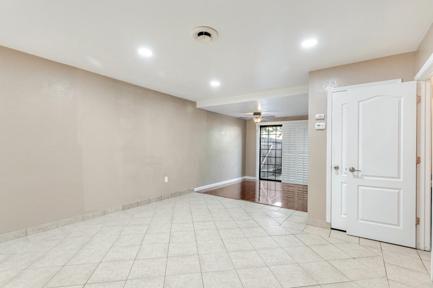 Detail Gallery Image 6 of 56 For 801 Nash #D5,  Hollister,  CA 95023 - 3 Beds | 1/1 Baths