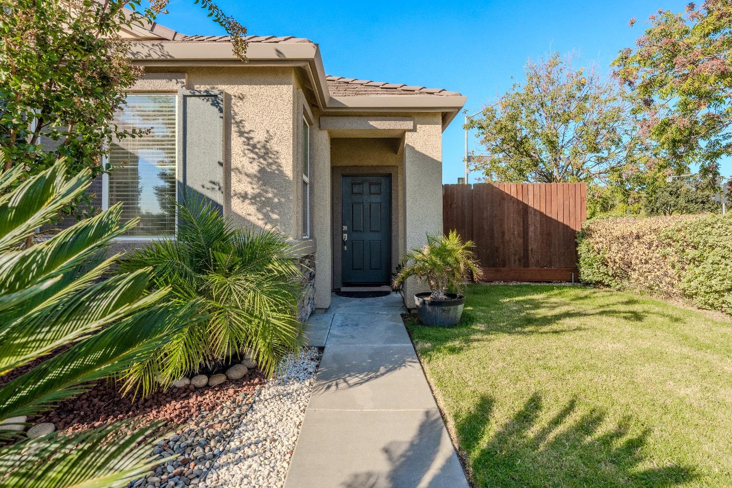 Detail Gallery Image 3 of 20 For 1013 Barbados St, Manteca,  CA 95337 - 3 Beds | 2 Baths