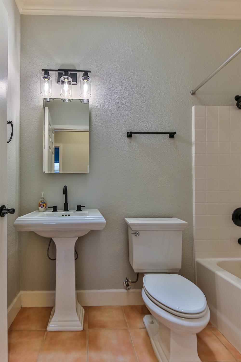 Detail Gallery Image 24 of 41 For 2233 Pebblestone Ln, Lincoln,  CA 95648 - 1 Beds | 2 Baths