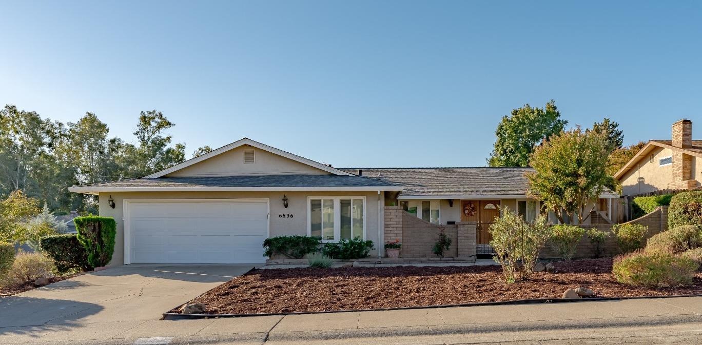 Detail Gallery Image 2 of 42 For 6836 Westmore Way, Carmichael,  CA 95608 - 4 Beds | 2 Baths