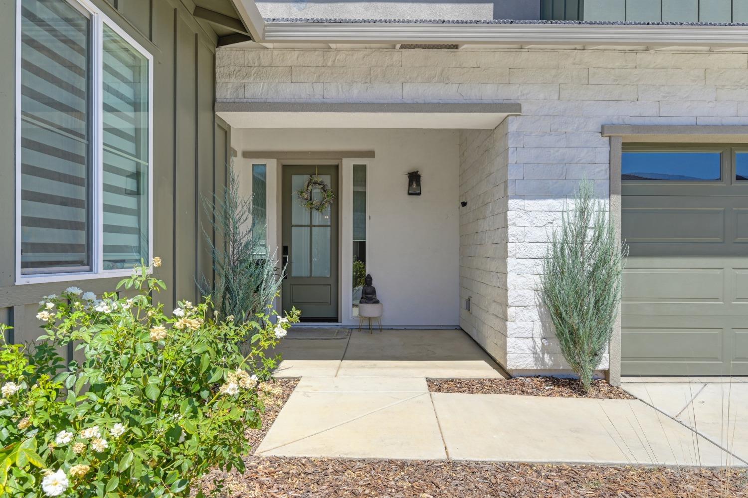 Detail Gallery Image 5 of 49 For 12033 Roquefort Way, Rancho Cordova,  CA 95742 - 5 Beds | 3/1 Baths