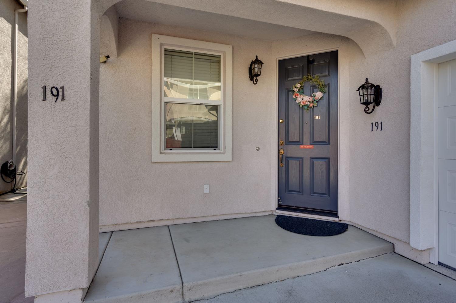 Detail Gallery Image 2 of 30 For 191 Caravaggio Cir, Sacramento,  CA 95835 - 3 Beds | 2/1 Baths