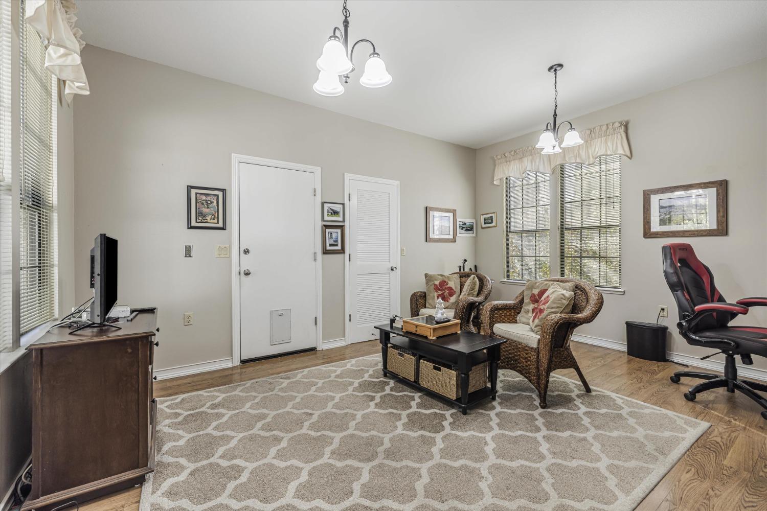 Detail Gallery Image 19 of 39 For 7900 Meadowridge Ct, Fair Oaks,  CA 95628 - 4 Beds | 2/1 Baths