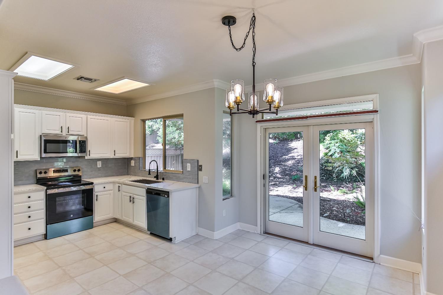 Detail Gallery Image 17 of 41 For 2233 Pebblestone Ln, Lincoln,  CA 95648 - 1 Beds | 2 Baths