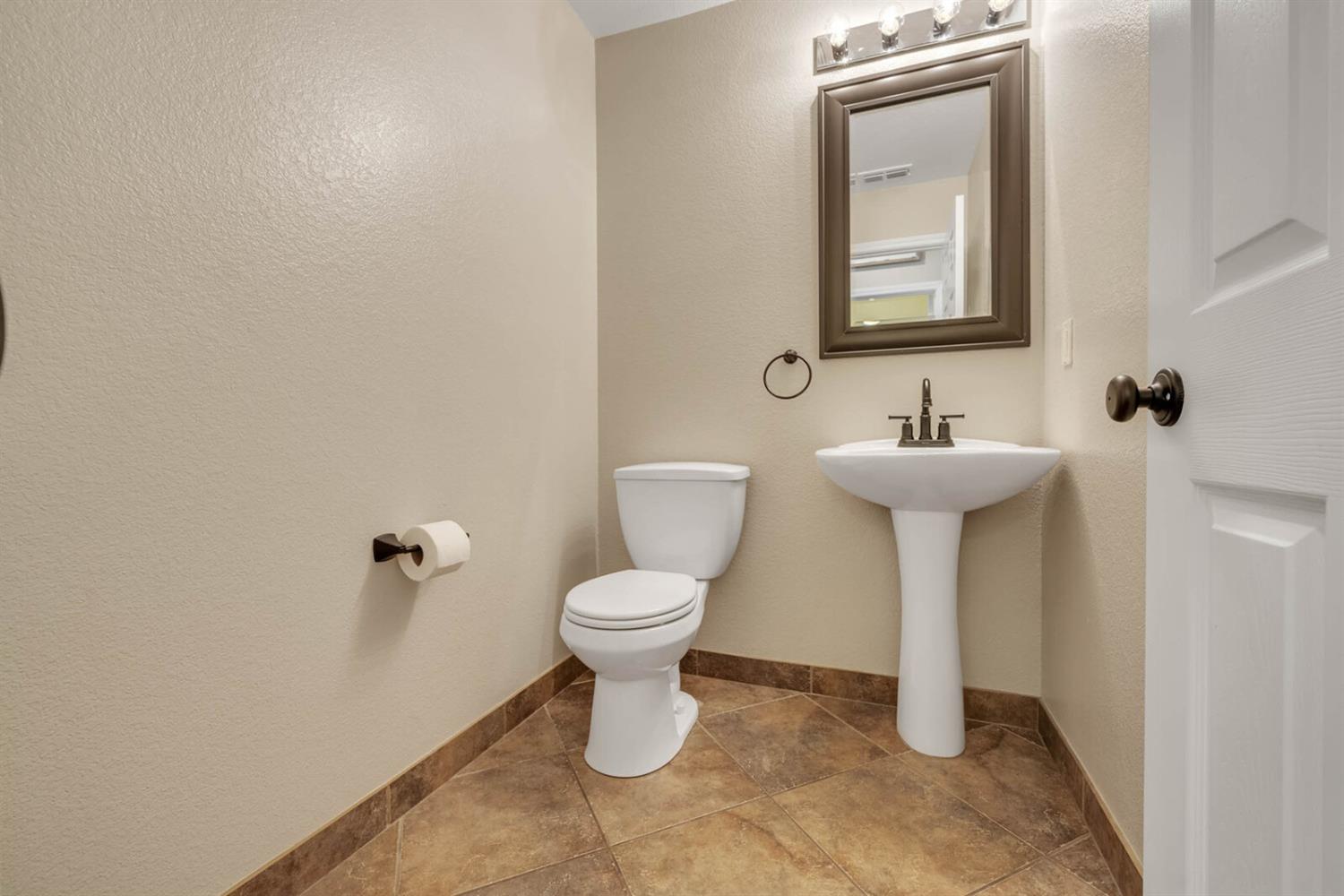 Detail Gallery Image 18 of 40 For 1612 Drummond Ln, Lincoln,  CA 95648 - 4 Beds | 2/1 Baths