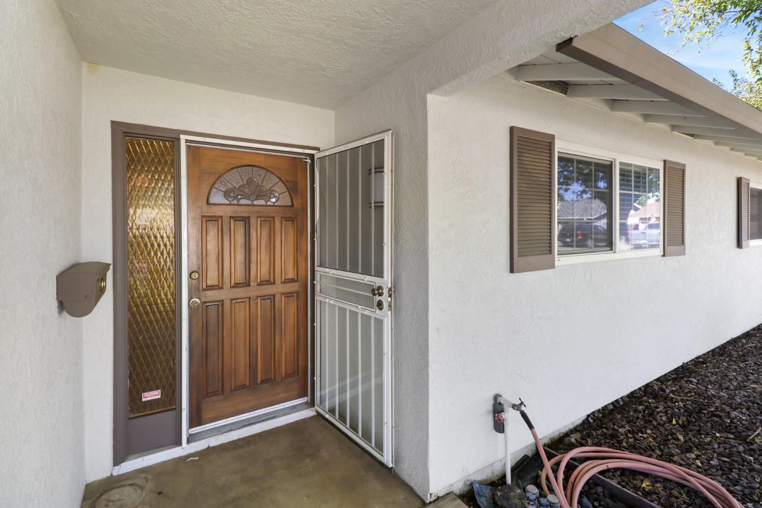 Detail Gallery Image 3 of 45 For 9643 La Nuez Dr, Elk Grove,  CA 95624 - 4 Beds | 2 Baths