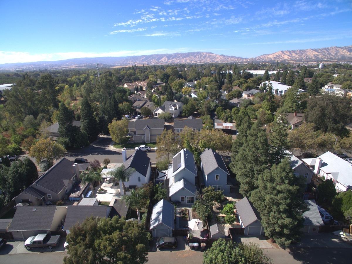 Detail Gallery Image 30 of 35 For 213 Creekside Way, Winters,  CA 95694 - 3 Beds | 3 Baths