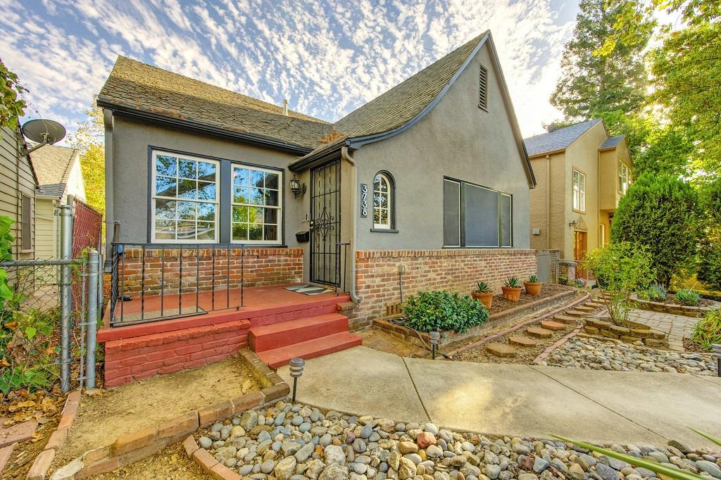 Detail Gallery Image 1 of 40 For 3738 Miller Way, Sacramento,  CA 95817 - 2 Beds | 1 Baths