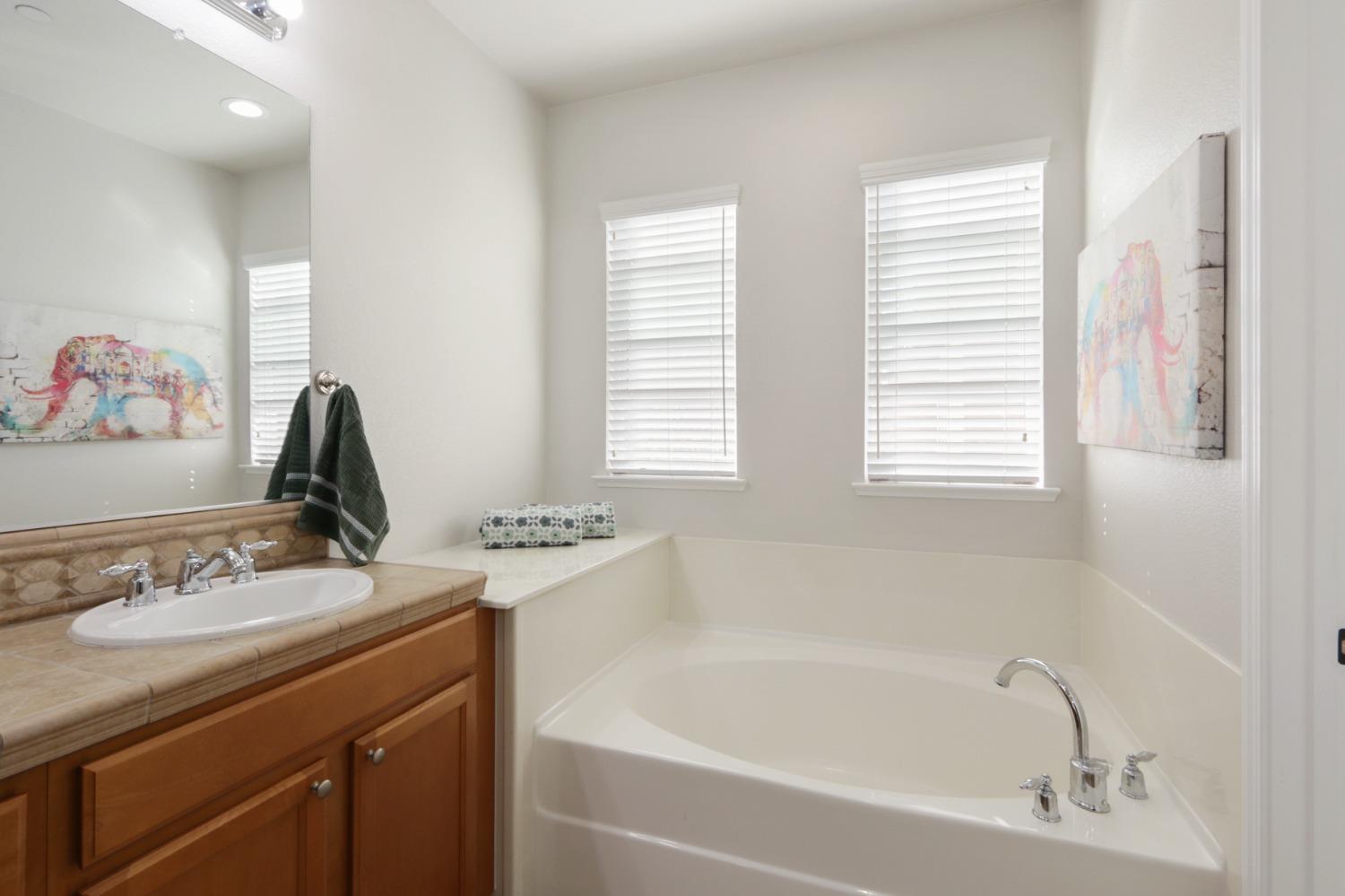 Detail Gallery Image 32 of 58 For 8397 Crystal Walk Cir, Elk Grove,  CA 95758 - 4 Beds | 2/1 Baths