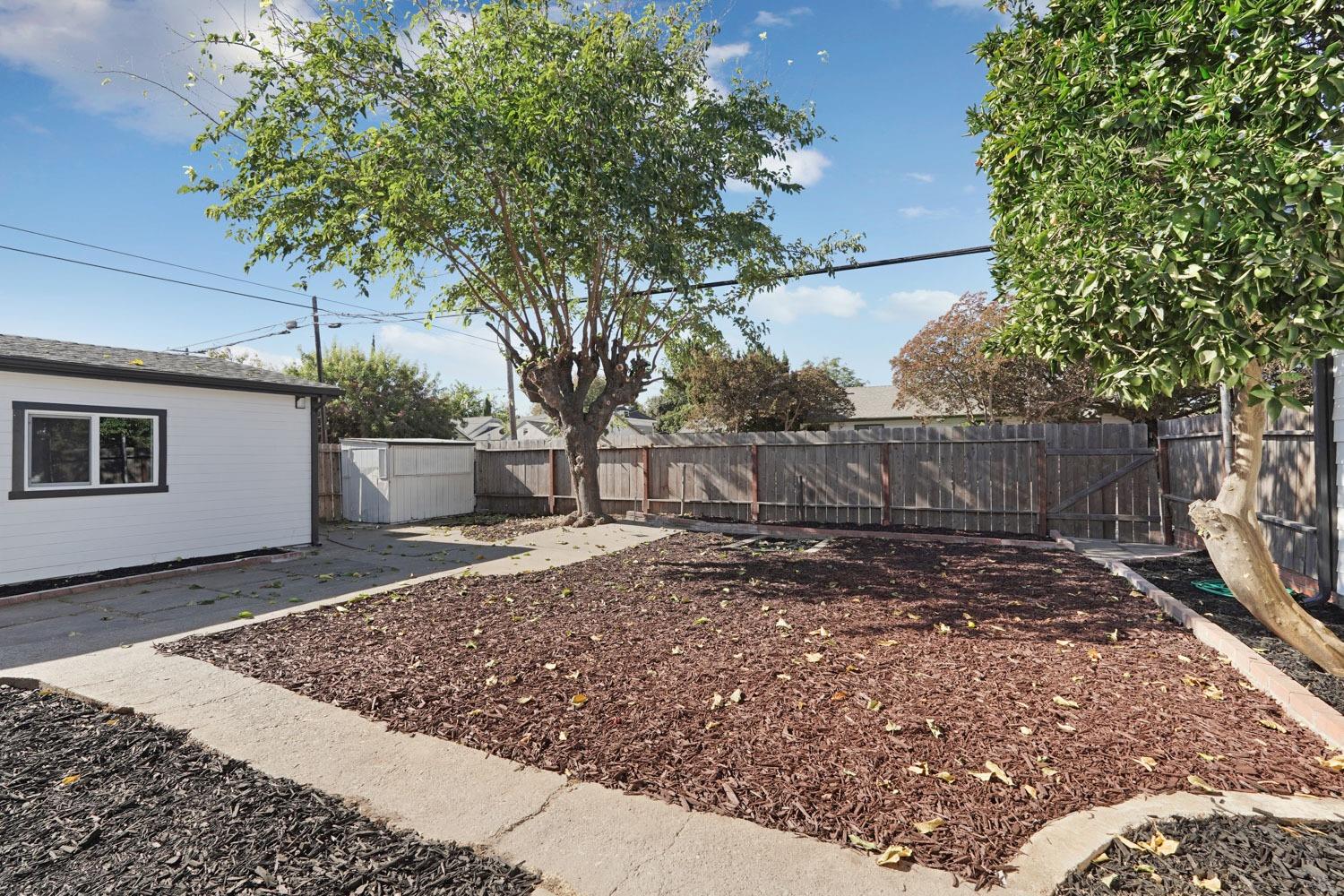 Detail Gallery Image 35 of 38 For 408 E Noble St, Stockton,  CA 95204 - 3 Beds | 2 Baths