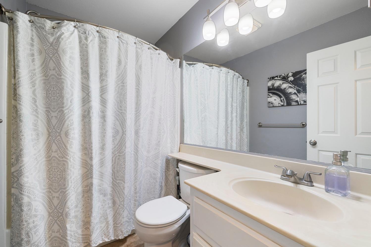 Detail Gallery Image 25 of 33 For 9434 Cross Fox Way, Elk Grove,  CA 95758 - 3 Beds | 2/1 Baths