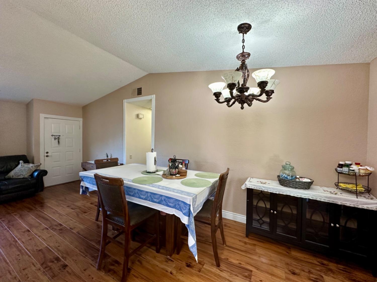 Detail Gallery Image 10 of 21 For 5040 Earlcort Cir, Sacramento,  CA 95842 - 3 Beds | 1 Baths