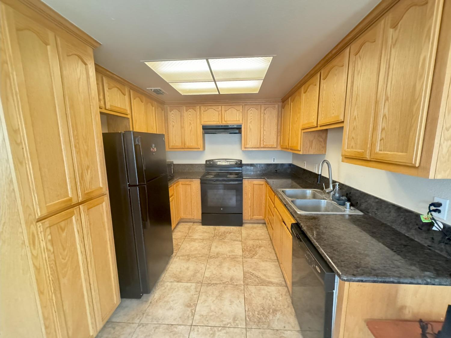 Detail Gallery Image 13 of 30 For 5736 Shadow Creek Dr #2,  Sacramento,  CA 95841 - 3 Beds | 1/1 Baths