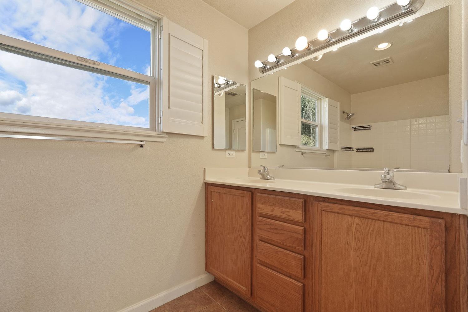 Detail Gallery Image 19 of 42 For 431 via Marco Ln, Lodi,  CA 95240 - 4 Beds | 2/1 Baths