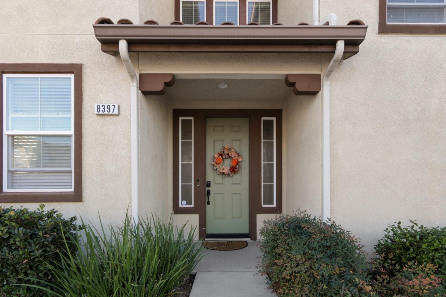 Detail Gallery Image 2 of 58 For 8397 Crystal Walk Cir, Elk Grove,  CA 95758 - 4 Beds | 2/1 Baths