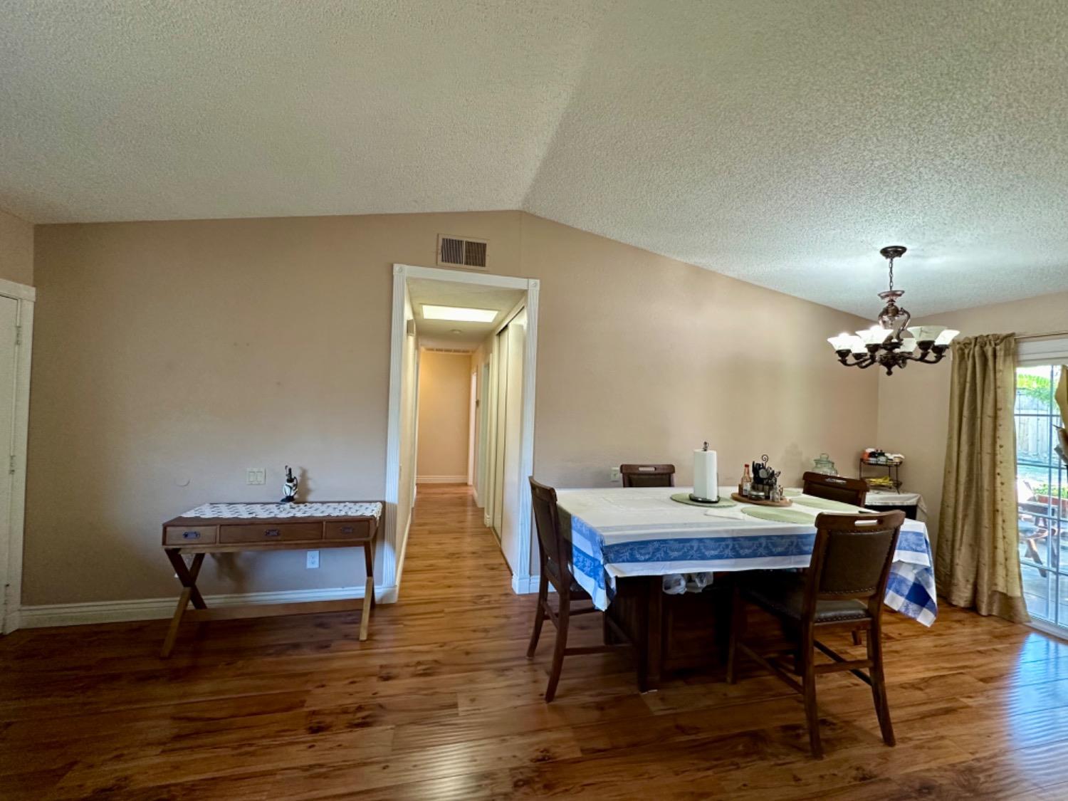 Detail Gallery Image 9 of 21 For 5040 Earlcort Cir, Sacramento,  CA 95842 - 3 Beds | 1 Baths