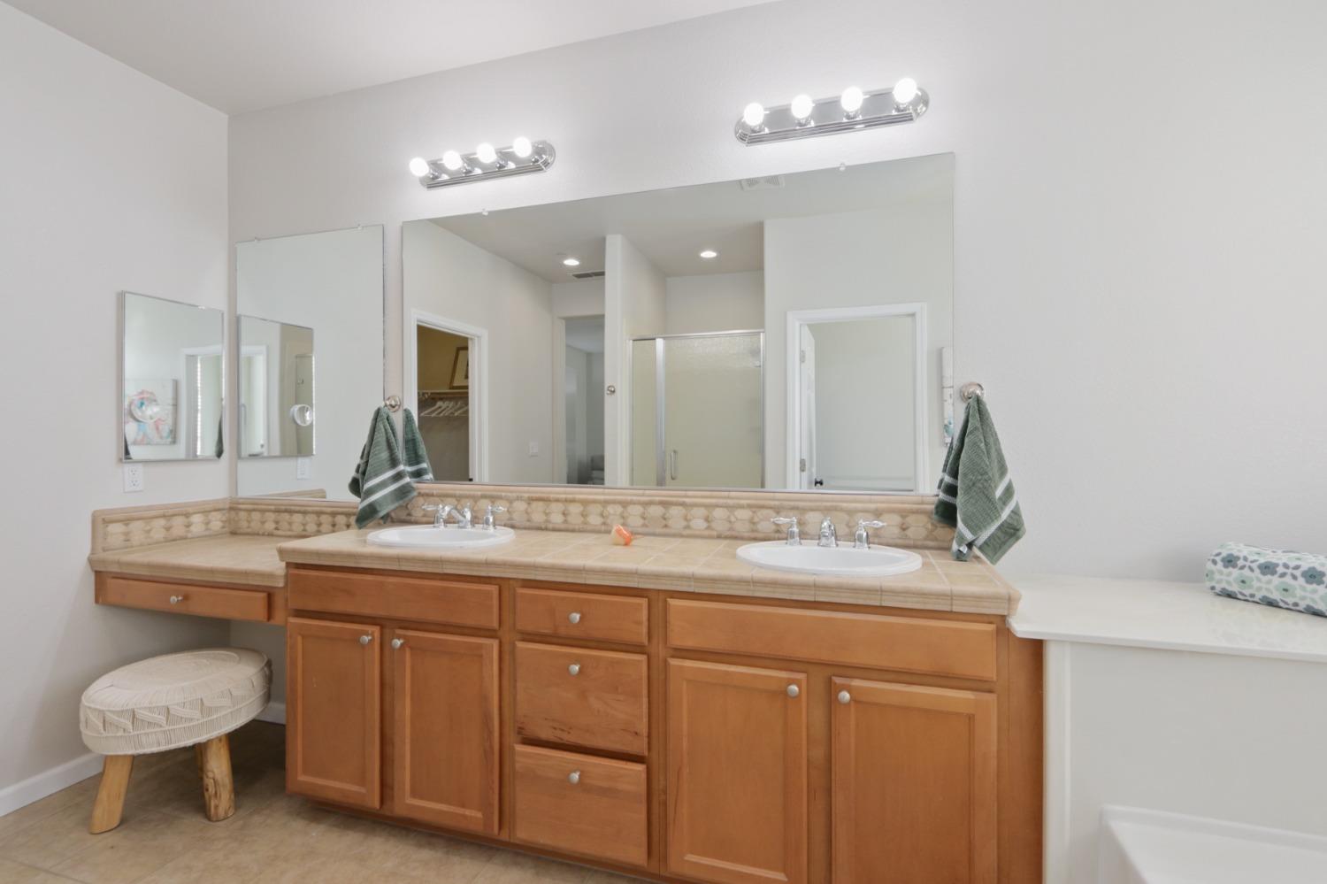 Detail Gallery Image 33 of 58 For 8397 Crystal Walk Cir, Elk Grove,  CA 95758 - 4 Beds | 2/1 Baths