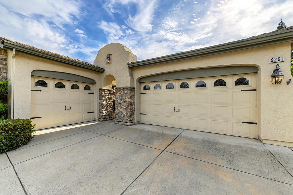 Detail Gallery Image 4 of 40 For 9251 Courtney Way, Roseville,  CA 95747 - 3 Beds | 2/1 Baths