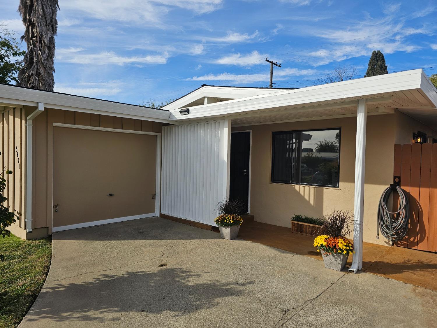 Detail Gallery Image 2 of 38 For 3621 Floral Dr, Sacramento,  CA 95660 - 3 Beds | 2 Baths