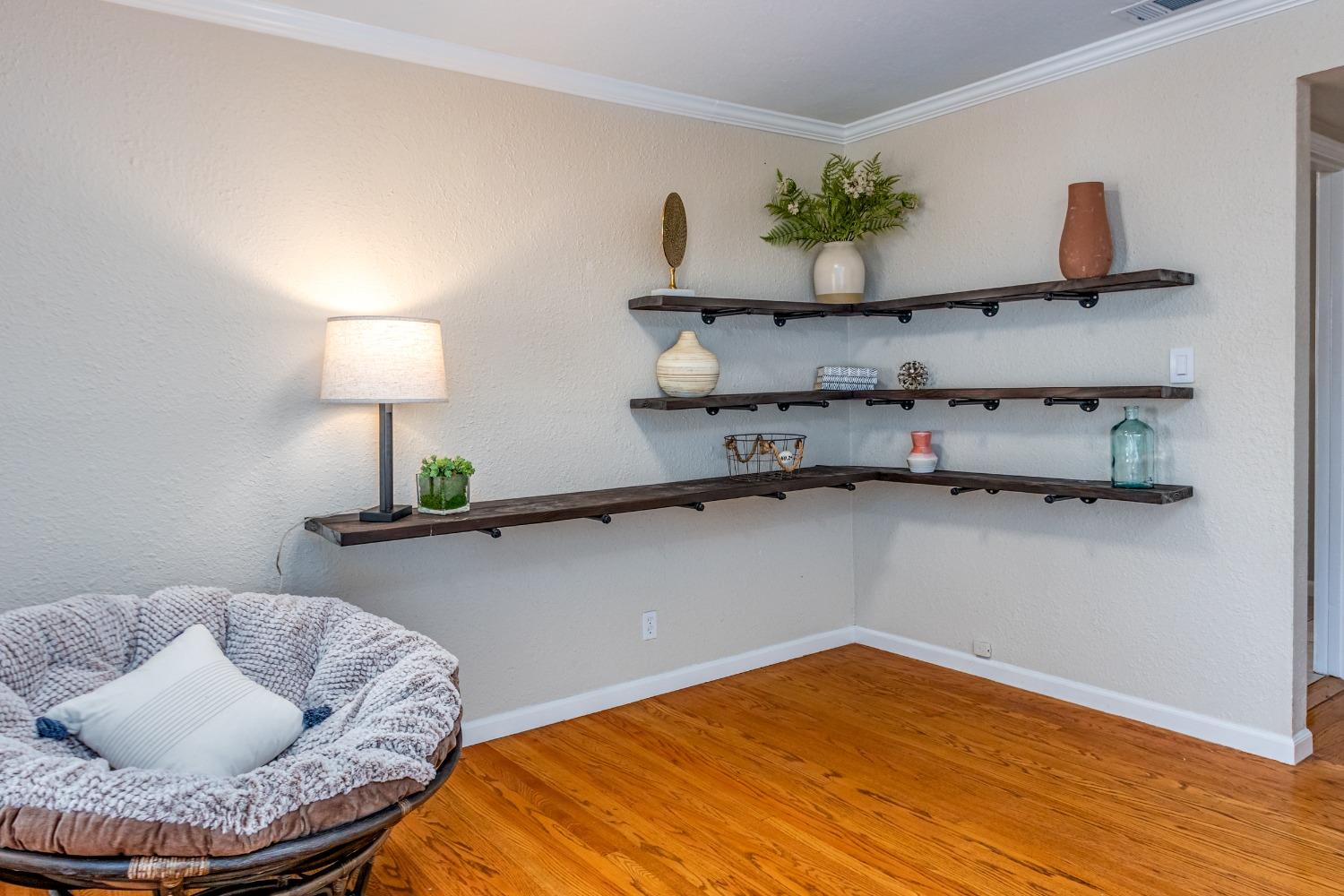 Detail Gallery Image 9 of 35 For 5371 Ontario St, Sacramento,  CA 95820 - 3 Beds | 1 Baths