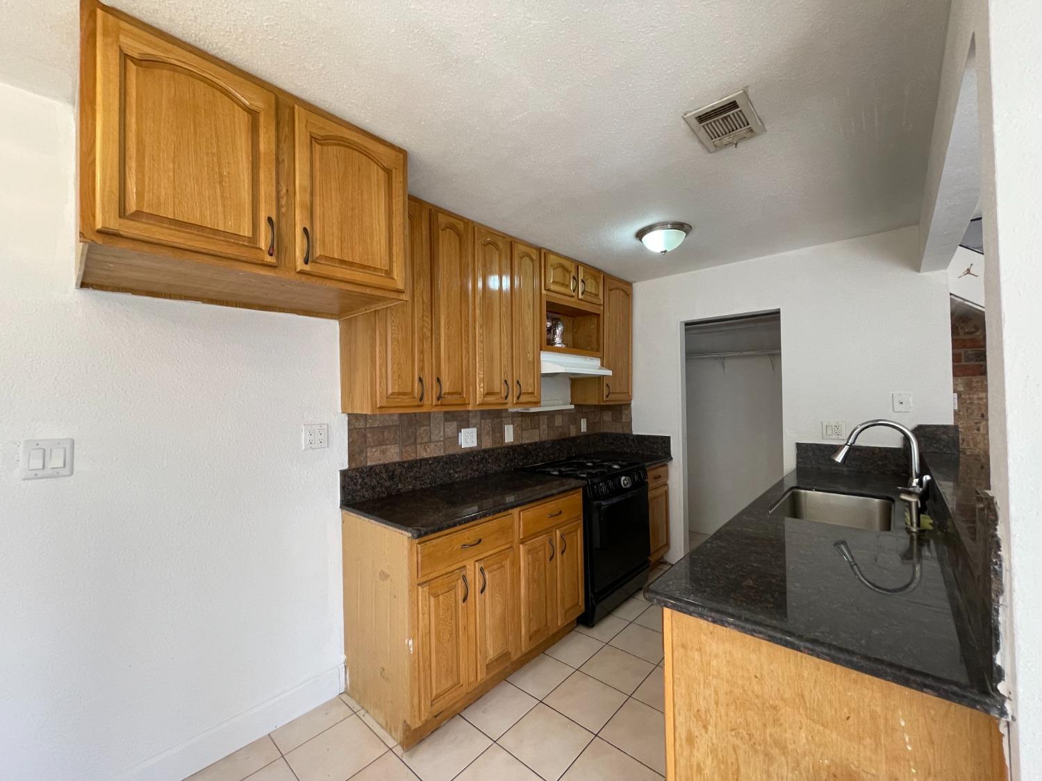 Detail Gallery Image 11 of 26 For 4605 Greenholme Dr #2,  Sacramento,  CA 95842 - 2 Beds | 1 Baths