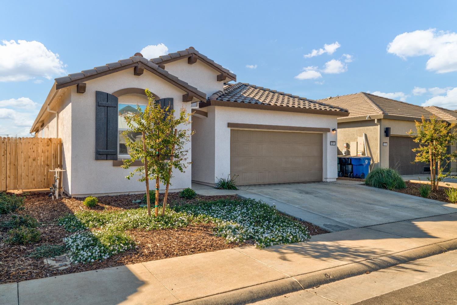 Detail Gallery Image 2 of 48 For 12212 Coal Creek Way, Rancho Cordova,  CA 95742 - 4 Beds | 3 Baths