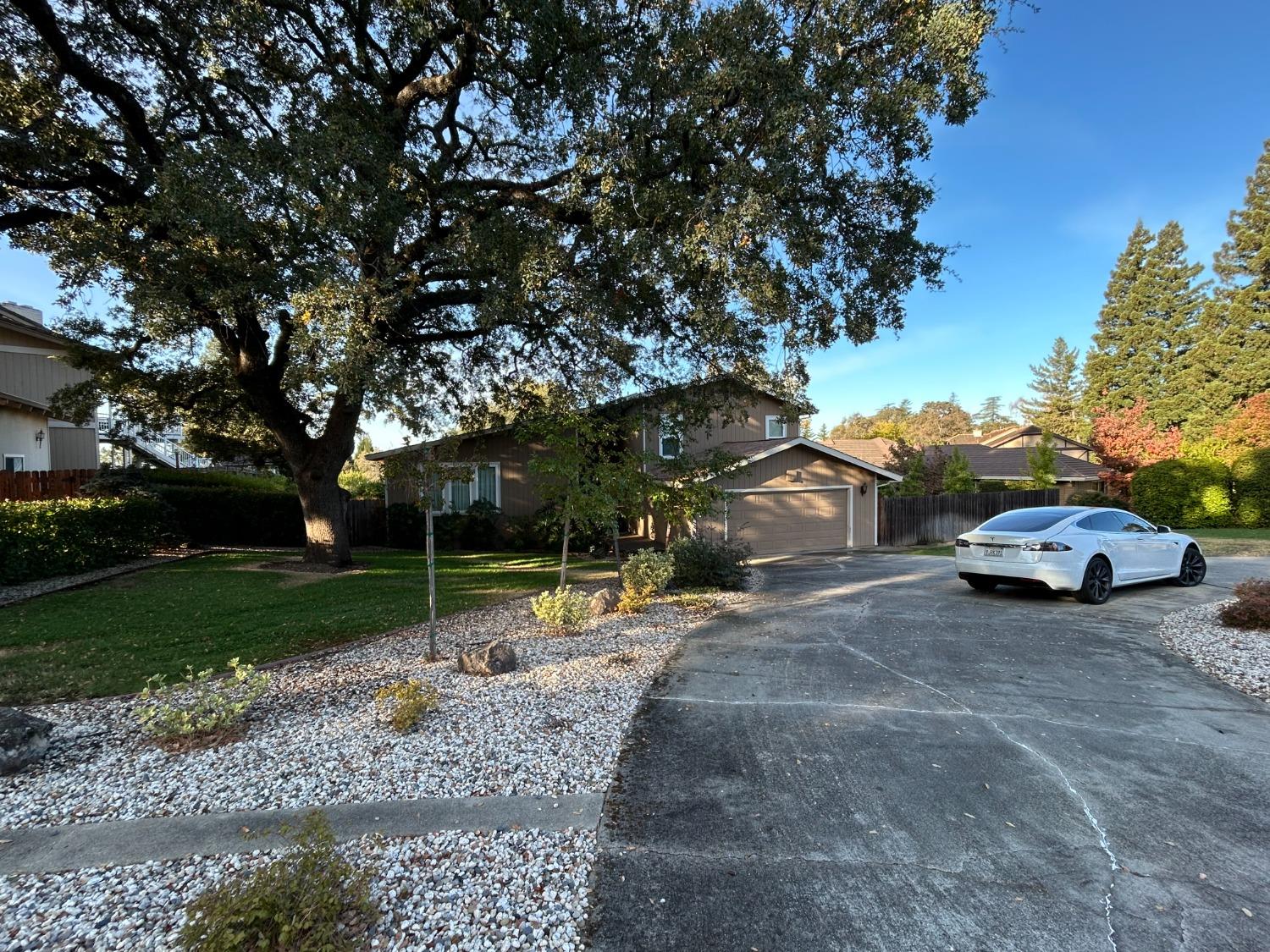 Detail Gallery Image 1 of 6 For 9872 Oakplace East, Folsom,  CA 95630 - 3 Beds | 2/1 Baths