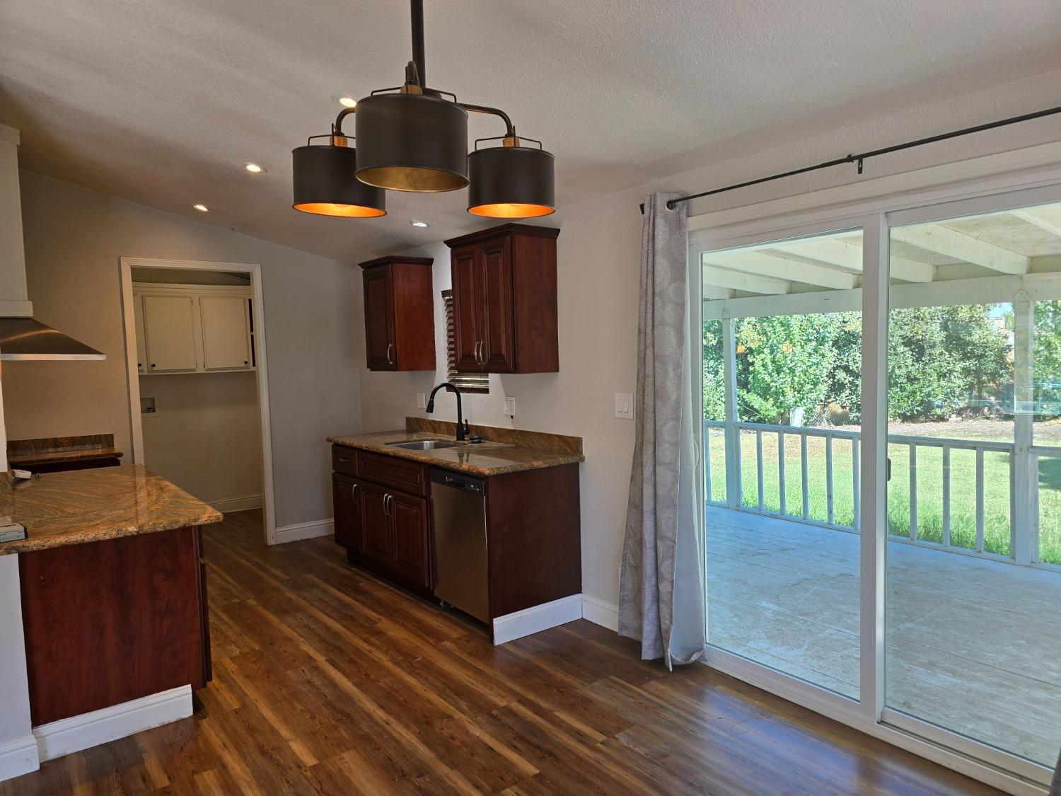 Detail Gallery Image 6 of 23 For 19 Sleepy Hollow Dr, Lodi,  CA 95242 - 2 Beds | 1/1 Baths