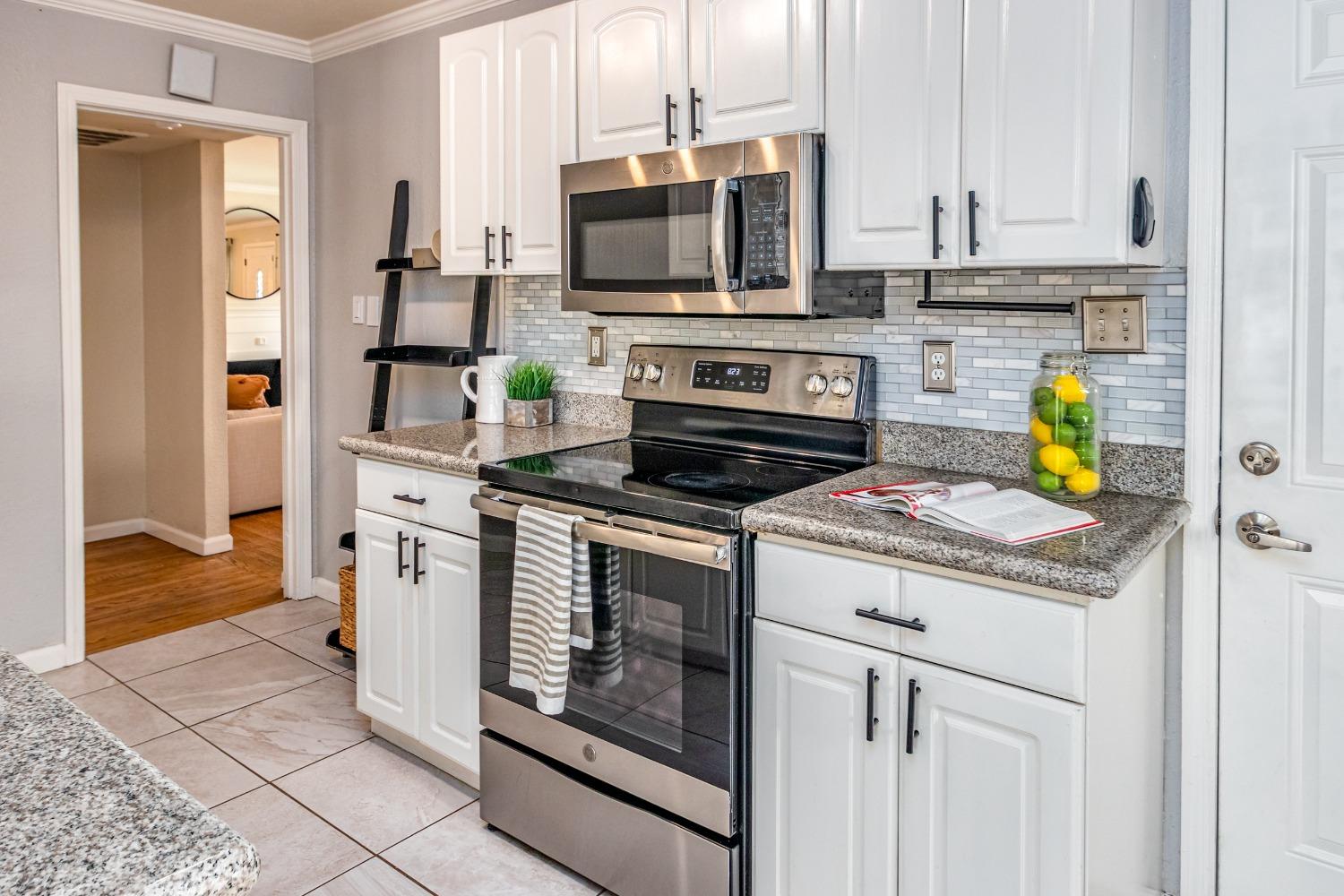 Detail Gallery Image 11 of 35 For 5371 Ontario St, Sacramento,  CA 95820 - 3 Beds | 1 Baths