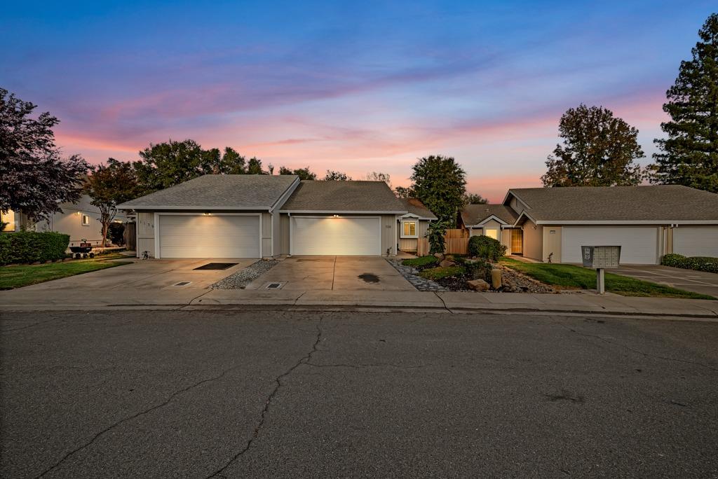 Detail Gallery Image 1 of 42 For 1138 Ravine View Dr, Roseville,  CA 95661 - 2 Beds | 2 Baths