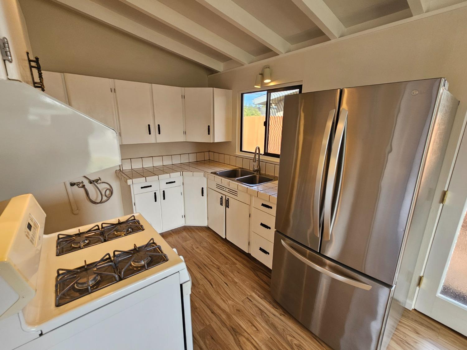 Detail Gallery Image 6 of 38 For 3621 Floral Dr, Sacramento,  CA 95660 - 3 Beds | 2 Baths