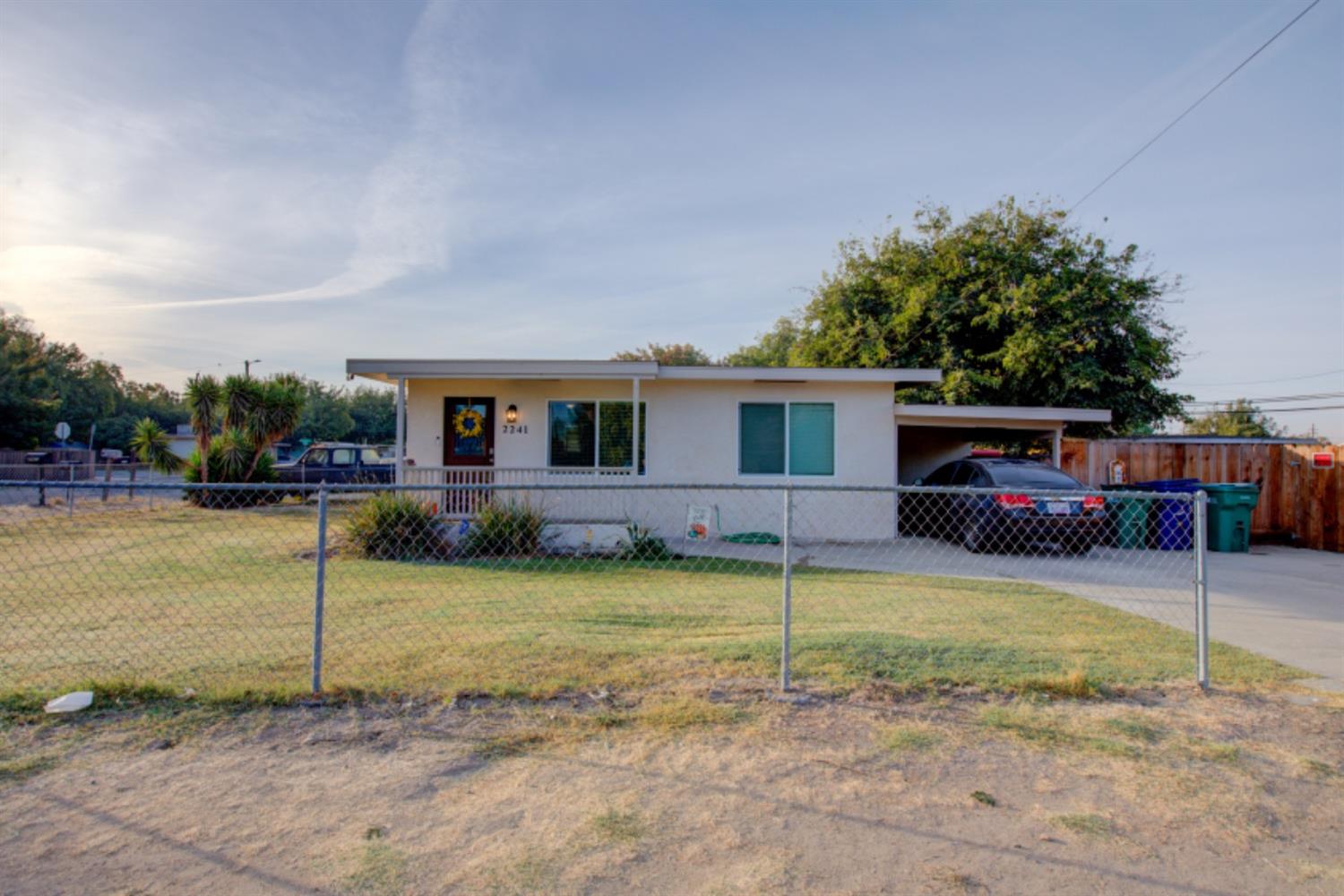 Detail Gallery Image 1 of 20 For 2241 Meadowbrook Ave, Merced,  CA 95348 - 2 Beds | 1 Baths