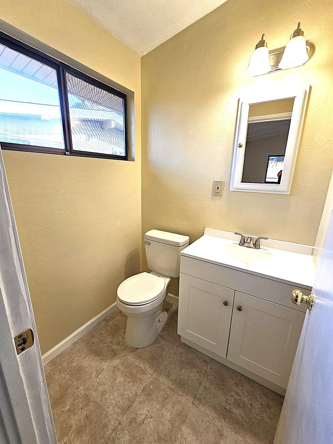 Detail Gallery Image 29 of 38 For 3621 Floral Dr, Sacramento,  CA 95660 - 3 Beds | 2 Baths