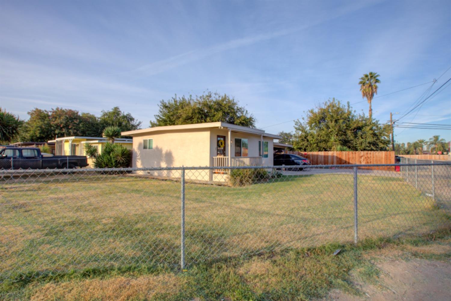 Detail Gallery Image 2 of 20 For 2241 Meadowbrook Ave, Merced,  CA 95348 - 2 Beds | 1 Baths