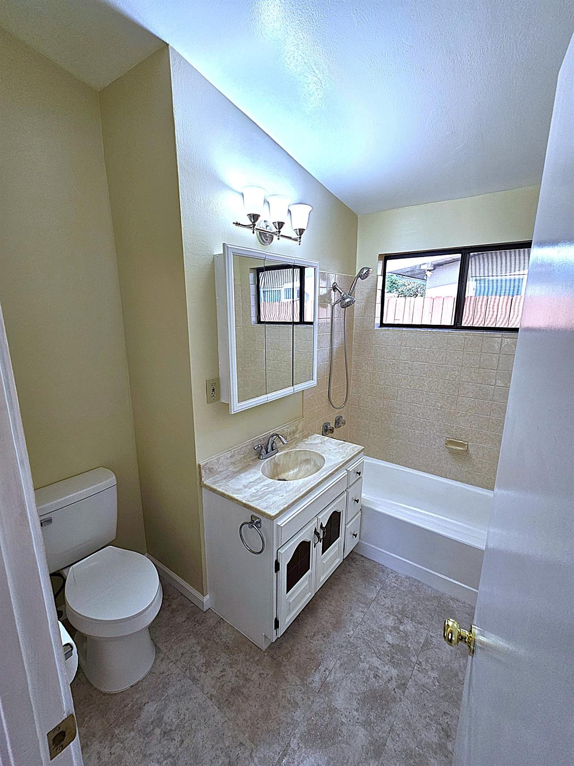 Detail Gallery Image 19 of 38 For 3621 Floral Dr, Sacramento,  CA 95660 - 3 Beds | 2 Baths