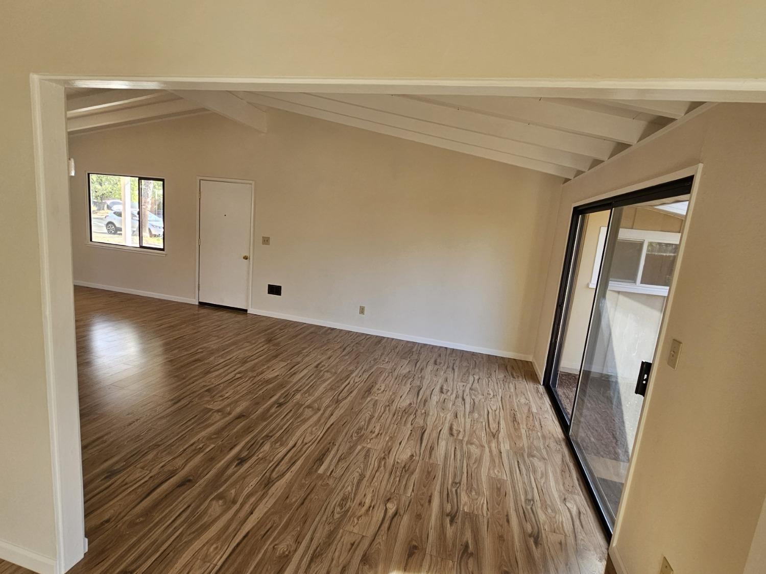 Detail Gallery Image 14 of 38 For 3621 Floral Dr, Sacramento,  CA 95660 - 3 Beds | 2 Baths